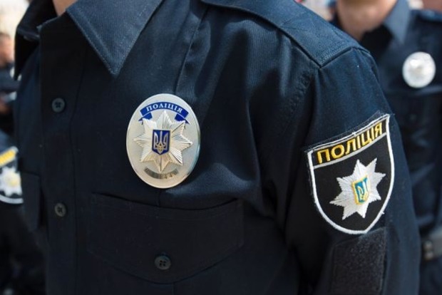 В Киеве неизвестные на Mercedes обстреляли иномарку