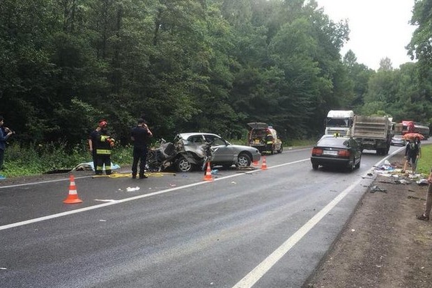 Страшная авария на Львовщине: двое людей погибли на месте