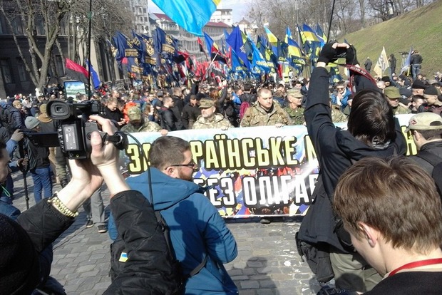 Националисты перекрыли центр Киева и требуют деолигархизации Украины