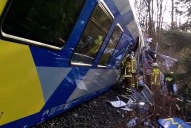 Число жертв столкновения поездов в Германии возросло до десяти человек