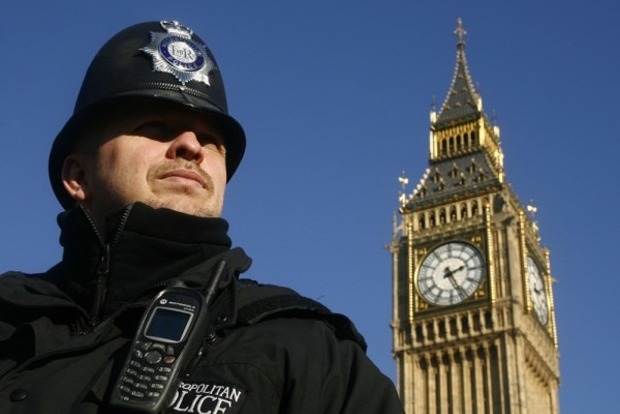 В Лондоне  полицейского отстранили от работы за кражу печенья у коллеги