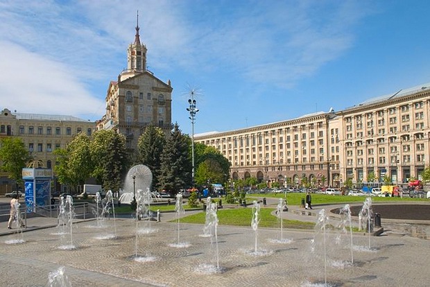 Фонтаны на Майдане Независимости в Киеве реконструируют к маю 2017 года