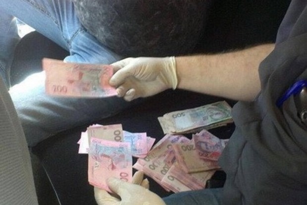 Полицейский из Черкасской области попался на взятке в 49 тысяч гривен