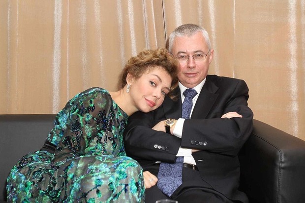 Дружина прокляла: російський політолог і медіамагнат наклав на себе руки