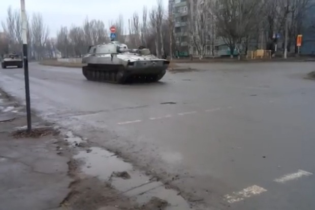 Боевики привезли в Луганск САУ и топливозаправщики