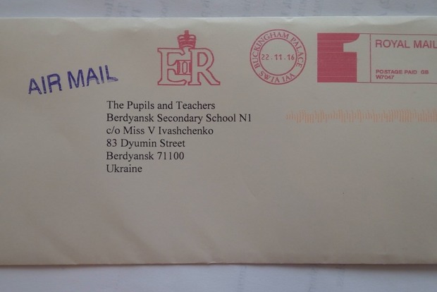 Королева Єлизавета II відповіла на лист з бердянської школи