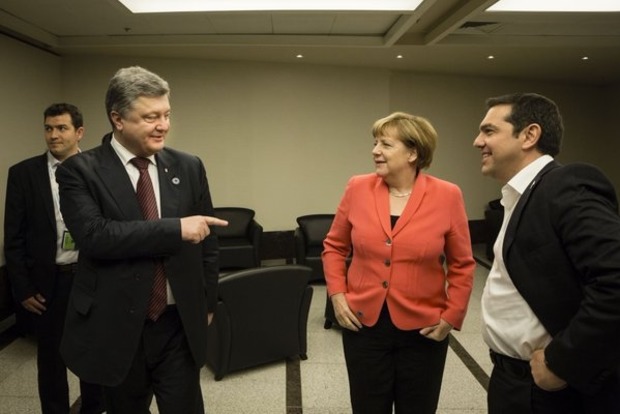 Порошенко побеседовал с Меркель и Ципрасом