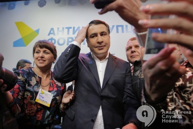 Саакашвили оказался в изоляции в США с аннулированными паспортами