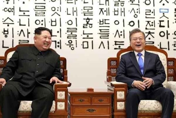 Лідери КНДР і Південної Кореї провели незаплановану зустріч