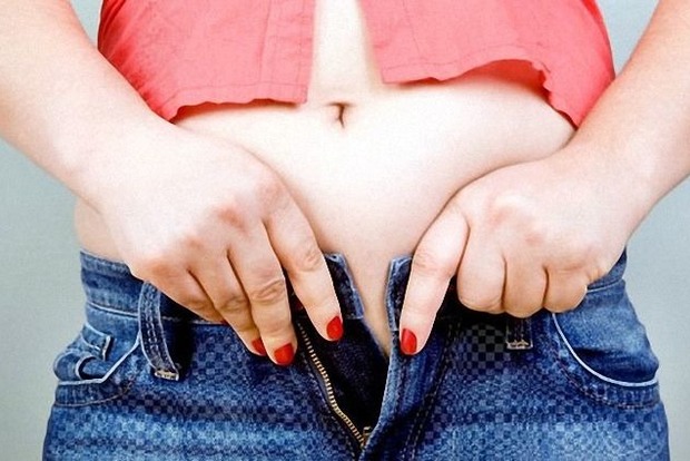 Вчені повідомили, яку користь приносить жир на животі