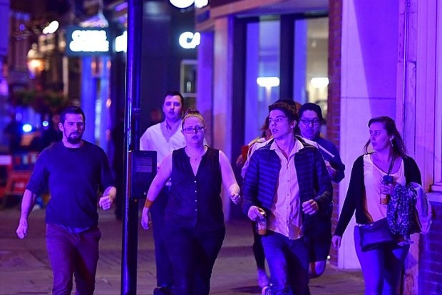 В Лондоне террористы давили людей фургоном и резали пешеходов 