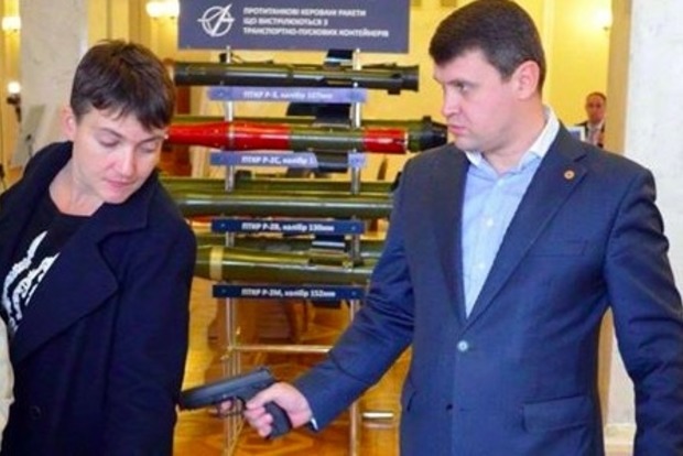 Депутат «Батькивщины» целился из пистолета в «пятую точку» Савченко
