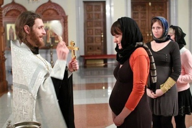Можно ли беременным ходить в церковь и венчаться?