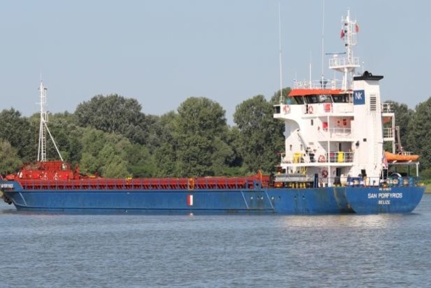 Пограничники задержали иностранное судно, незаконно заходившее в порты Крыма