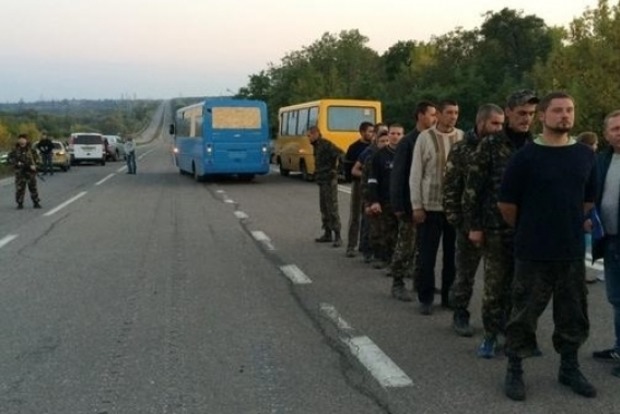 Порошенко: З полону звільнили дев'ятьох українських бійців
