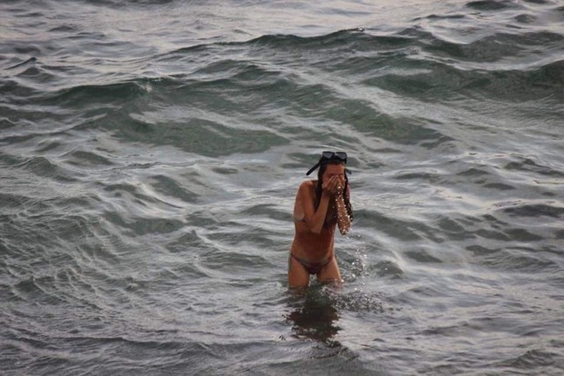 Россиянка нечаянно родила ребенка, купаясь на пляже в Египте