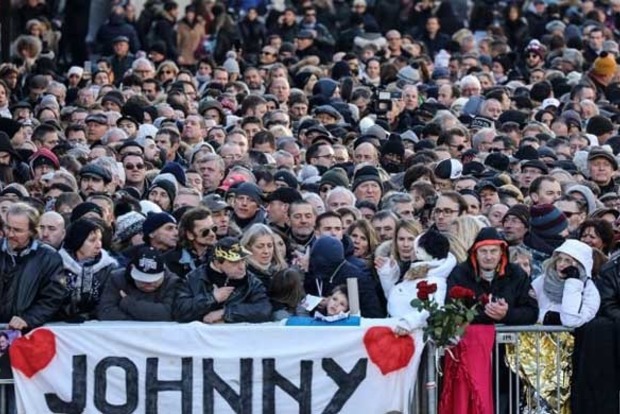 Сотні тисяч людей попрощалися з Джонні Голлідеєм на вулицях Парижа