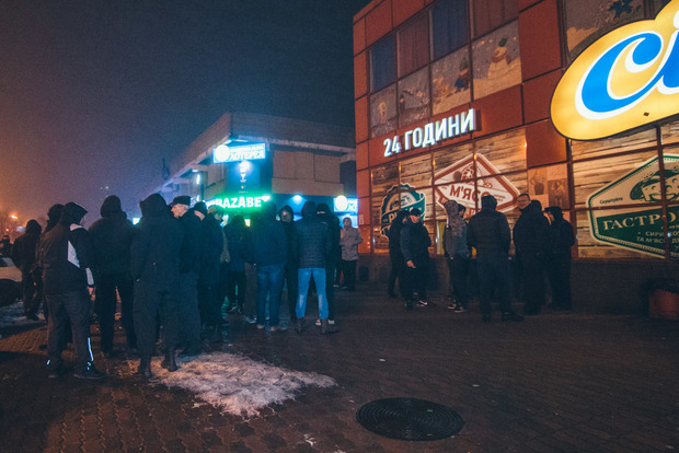 У Києві намагалися захопити ТЦ Дарниця: стався масштабний конфлікт