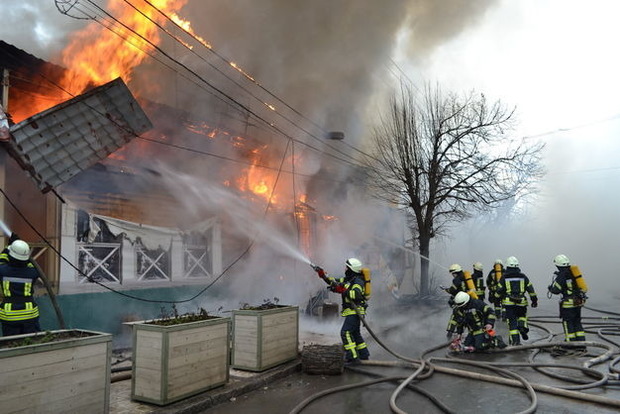 В Одессе полностью сгорели ресторан, аптека и кафе