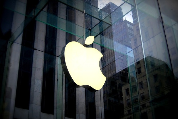 В Apple вперше за 15 років впала виручка 