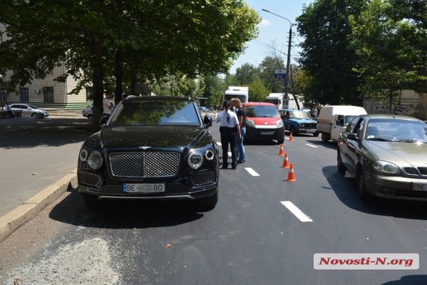 У Миколаєві розбили позашляховик за півмільйона доларів