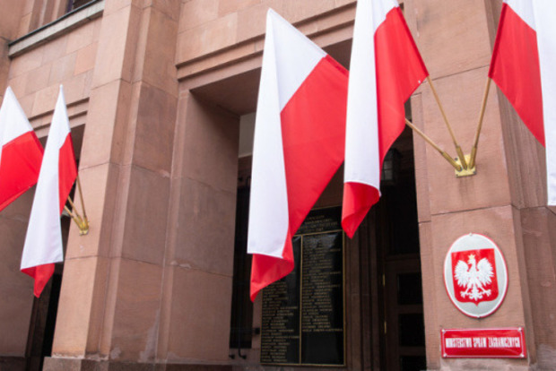 Замглавы польского МИД заявил, о гибридной войне против Польши