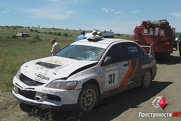 Болельщик бросился под гоночный автомобиль во время ралли в Николаевской области