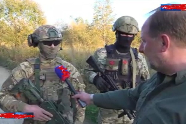 На болотах первый раз рассказали про перегон вертолета в Украину и заявили о что русские спецслужбы получили заказ на убийство его командира