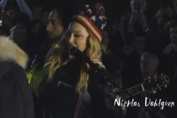 Вибори в США: Мадонна заспівала в парку на підтримку Клінтон