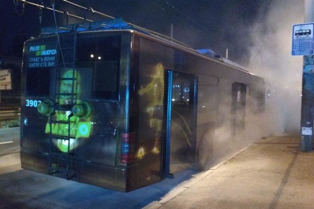 В Киеве горел троллейбус с пассажирами
