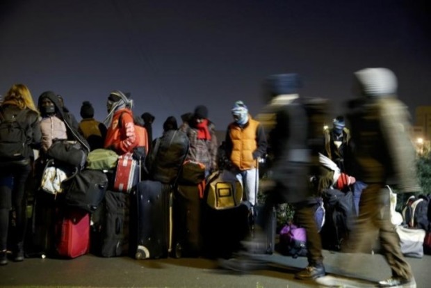 Во Франции началась массовая эвакуация мигрантов из лагеря в Кале