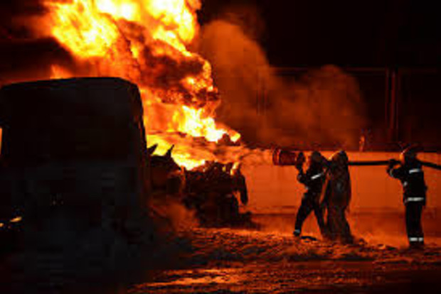 На нефтебазе под Одессой загорелся бензовоз, есть пострадавшие