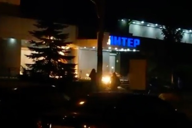 В сети появилось видео нападения на «Интер» с «коктейлями Молотова»