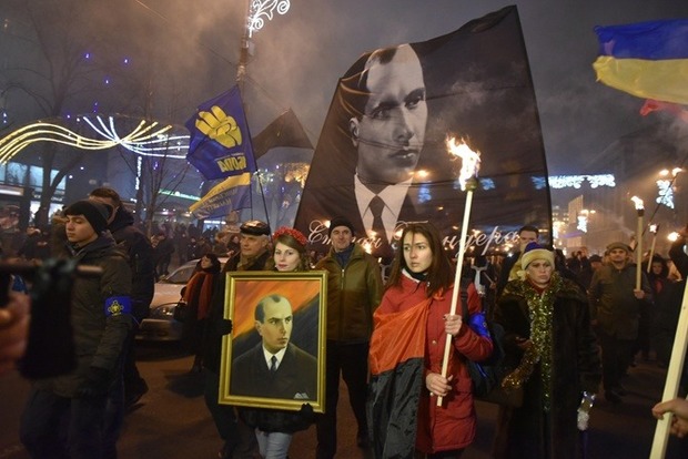 В Киеве начали факельное шествие в честь Бандеры