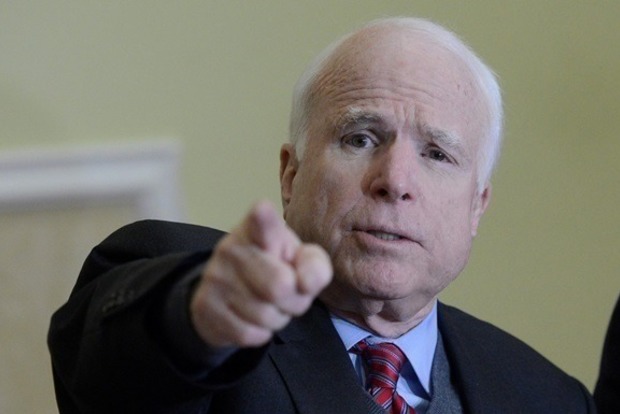 Маккейн вновь призвал к поставкам летального оружия Украине