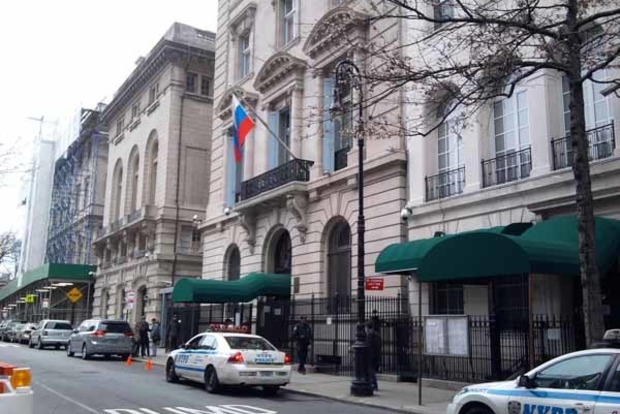 Россия обвинила США в краже своих флагов из консульства