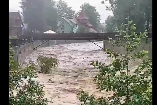 Еще немного дождя и на Западной Украине затопит села