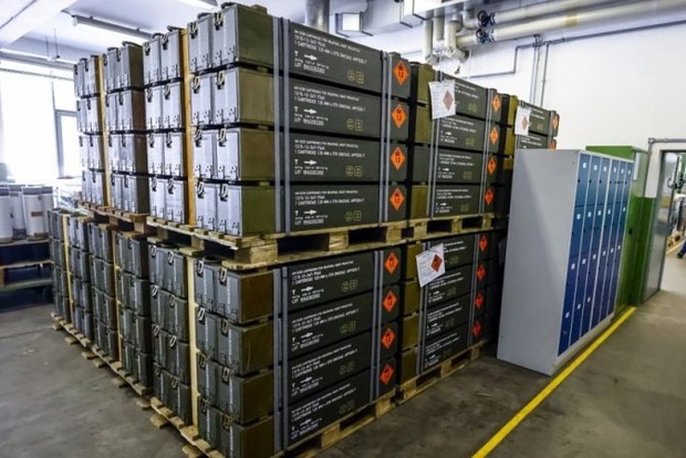 Боеприпасы, купленные по инициативе Чехии, могут попасть в Украину в июне