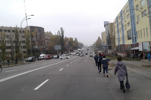 Жители отключенных от электричества домов-должников взяли в заложники микрорайон Киева