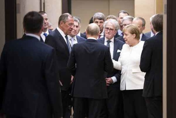 Путін висунув Меркель головну умову по миротворцях на Донбасі