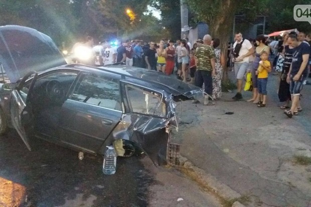 В Одессе в страшном ДТП иномарку разорвало на части