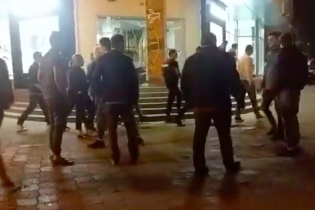 В Одесі 50 осіб влаштували масову бійку на Дерибасівській
