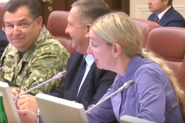 Супрун попросила отремонтировать дороги, которые «завезут пациента в правильное место»