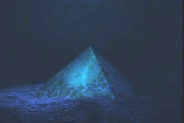 В Бермудском треугольнике найдена стеклянная пирамида