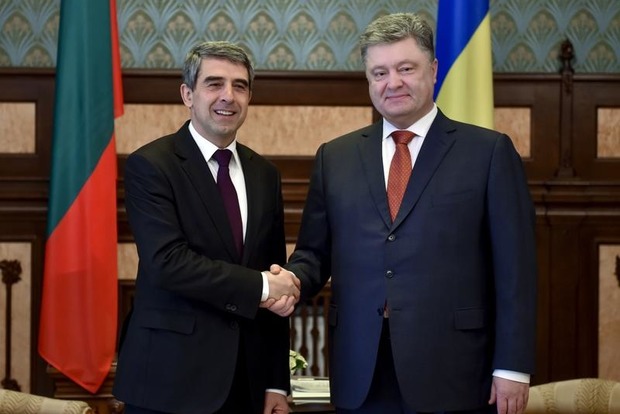 Президенты Украины и Болгарии обсудили, как ускорить введение безвизового режима