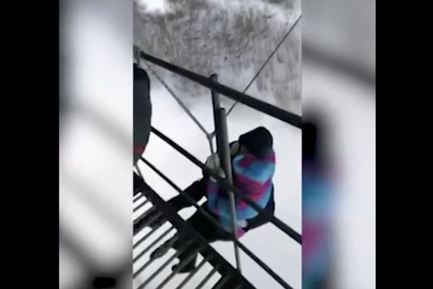 В РФ молодая пара разбилась об лед во время прыжка с моста