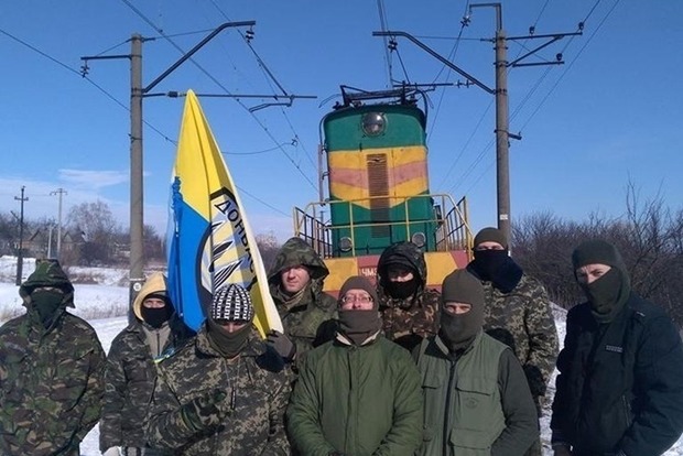 Блокада Донбасу: в активістів знайшли міни та вибухівку