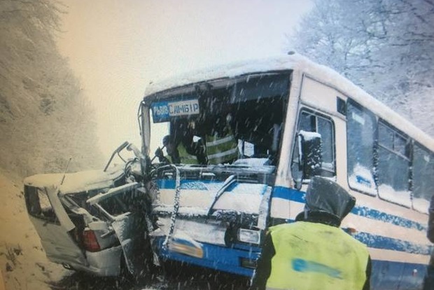 Пассажирский автобус разбился на Львовщине, есть пострадавшие