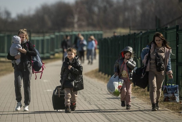 В каких странах сокращают программы поддержки украинских беженцев