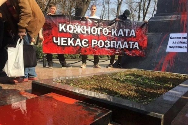Біля пам'ятника Ватутіну в Києві націоналісти побили охорону Бойка